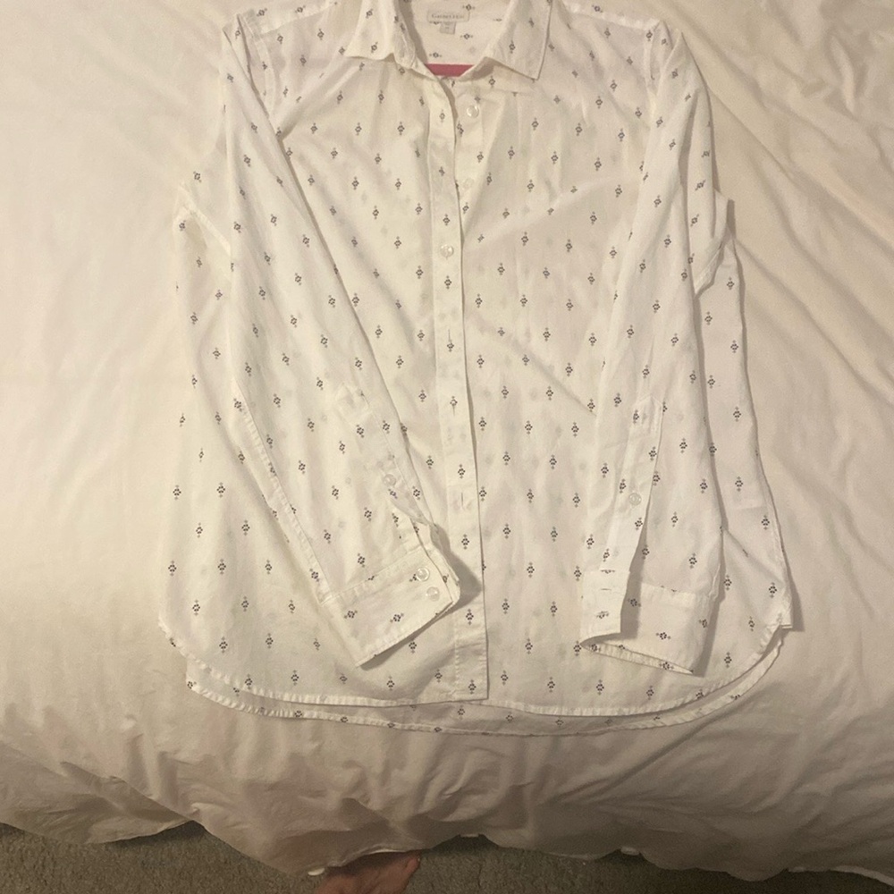 Garnet Hill White Button Down Shirt with Blue Pattern